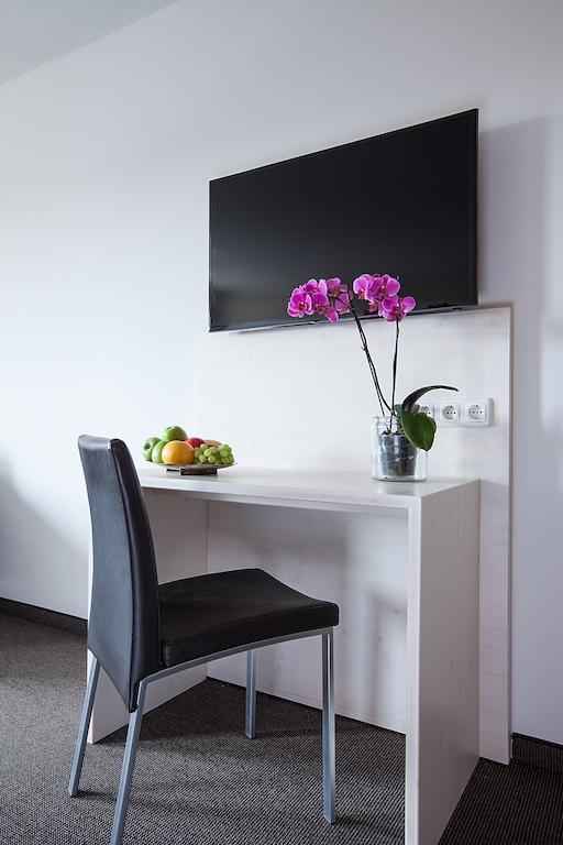 Alpengluehen Smart Hotel Olching Chambre photo
