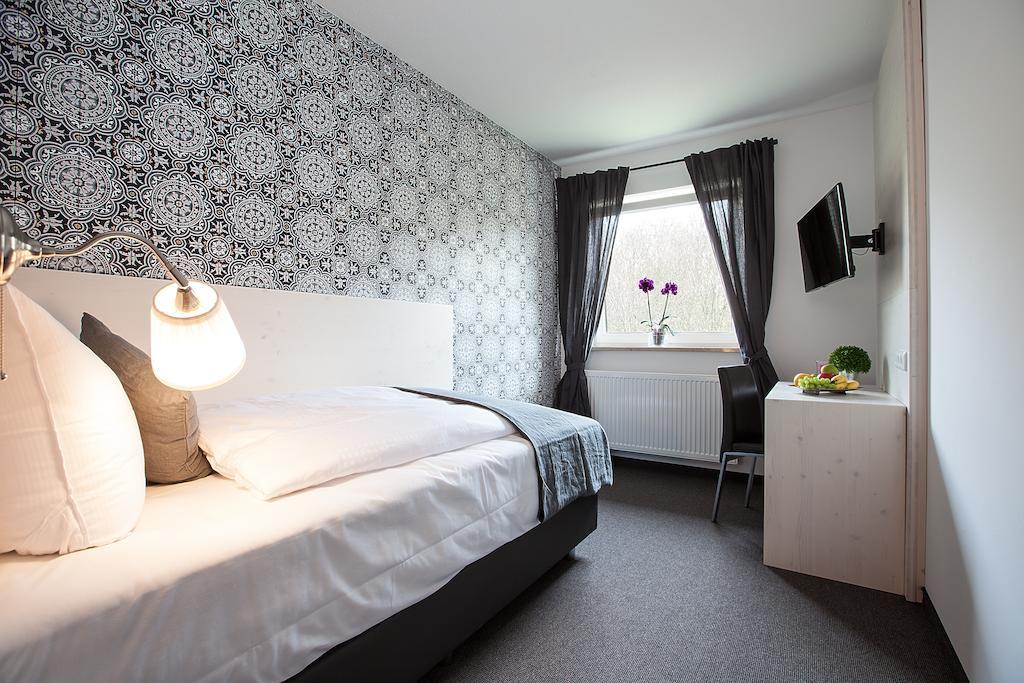 Alpengluehen Smart Hotel Olching Chambre photo