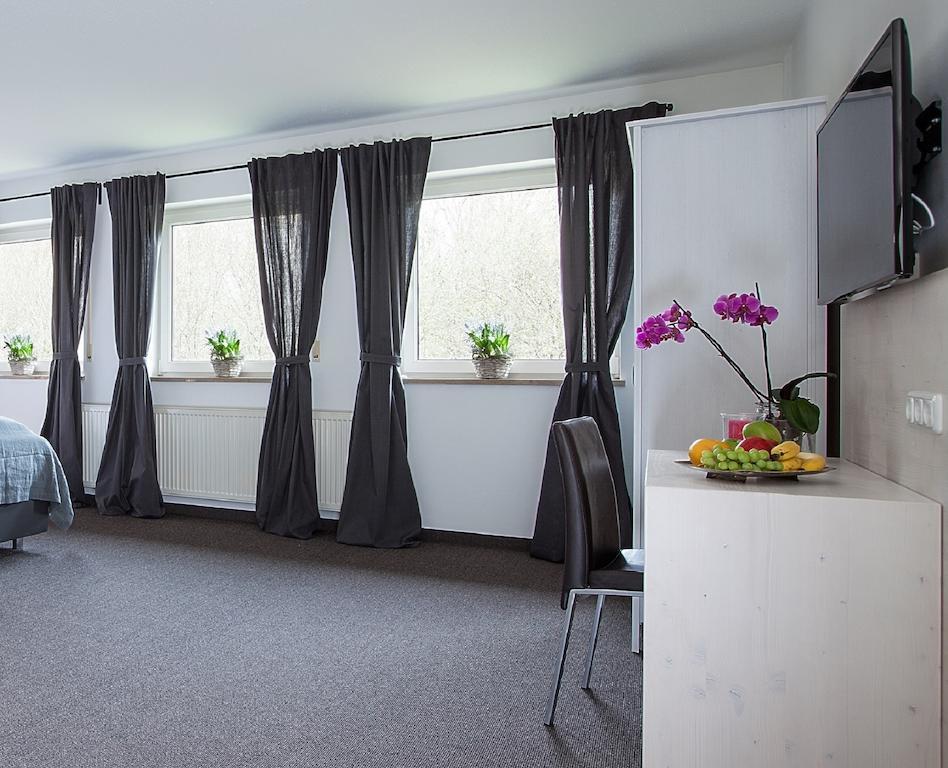 Alpengluehen Smart Hotel Olching Chambre photo